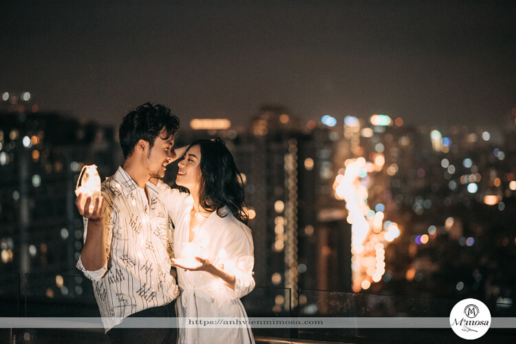 Bạn đang tìm kiếm một studio chụp ảnh cưới chuyên nghiệp tại Hà Nội? Hãy đến ngay với chúng tôi! Với đội ngũ nhiếp ảnh gia tâm huyết và trang thiết bị hiện đại, chúng tôi sẽ giúp bạn lưu giữ lại những khoảnh khắc đẹp nhất trong ngày cưới của mình.