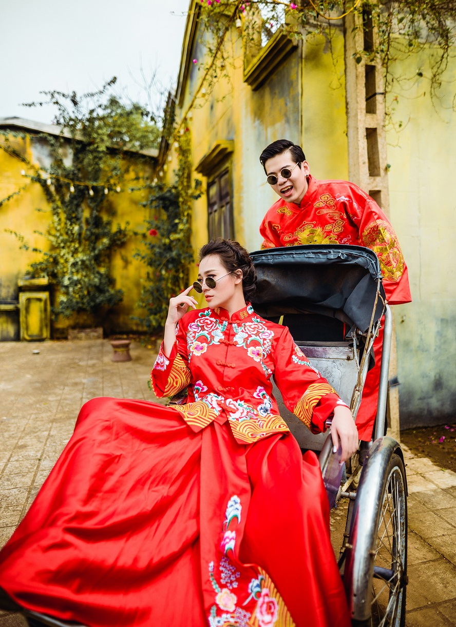 Tạo nên bức ảnh cưới theo kiểu Trung Quốc đặc trưng chỉ trong một nốt nhạc. Tận dụng tài năng và kinh nghiệm của các nhiếp ảnh gia chuyên nghiệp, bạn sẽ được hưởng chất lượng hình ảnh đỉnh cao. Đừng chần chừ mà hãy thử sức với chụp ảnh cưới theo kiểu Trung Quốc ngay.