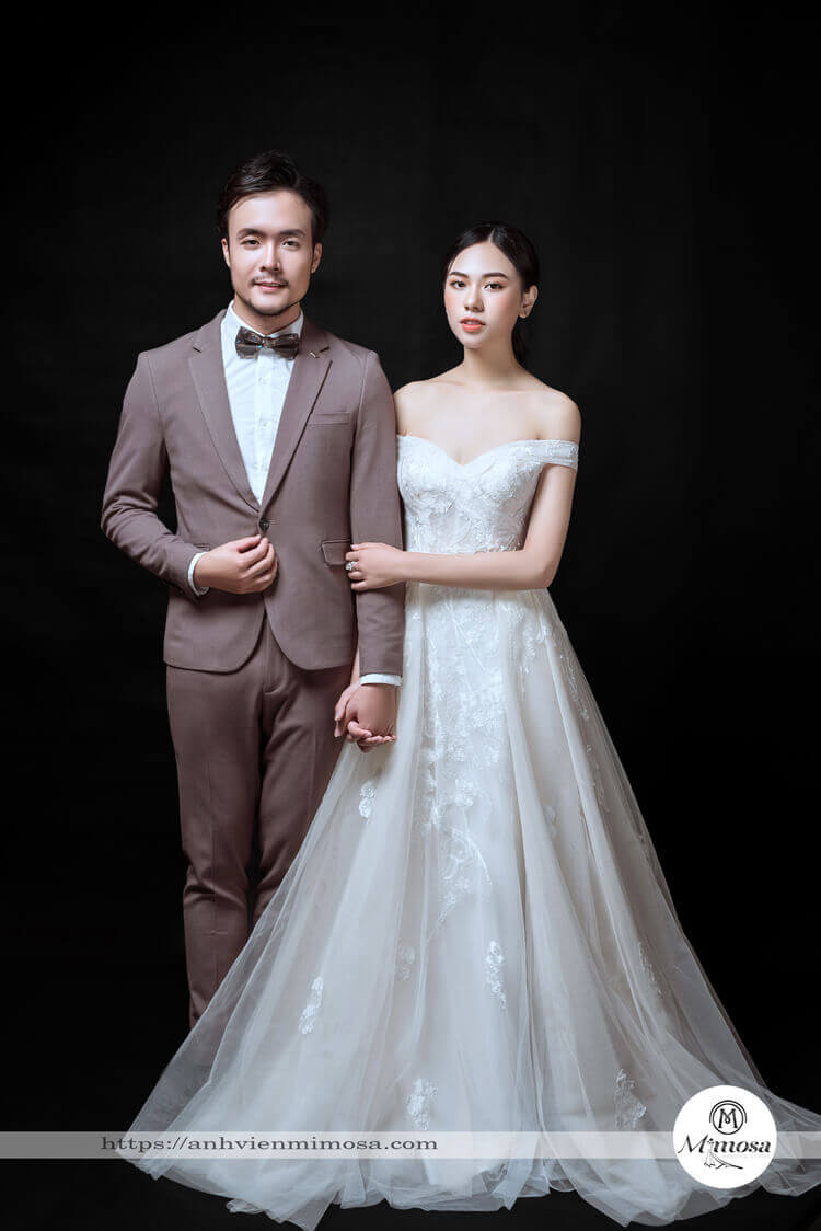 Cùng khám phá những bức ảnh cưới đẹp lung linh từ xứ sở kim chi Hàn Quốc, nơi có những trang phục và phong cảnh độc đáo chỉ có ở đây thôi! Hãy sẵn sàng để bị ngất ngây với sự lãng mạn và tinh tế trong từng khung hình.