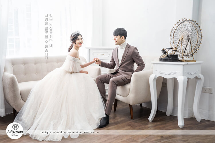 Hãy đến với ảnh cưới Hàn Quốc để cảm nhận sự lãng mạn và tinh tế qua từng khung hình. Những bức ảnh đẹp lung linh và sáng tạo sẽ khiến bạn không thể rời mắt khỏi chúng. Tạo dấu ấn riêng cho ngày cưới của bạn với những kỷ niệm đẹp làm say lòng những ai đang đón xem.