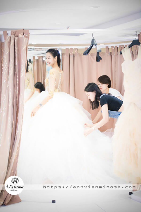 Chloe Wedding  Hình ảnh thực tế cô dâu thử váy ngày cưới  Facebook
