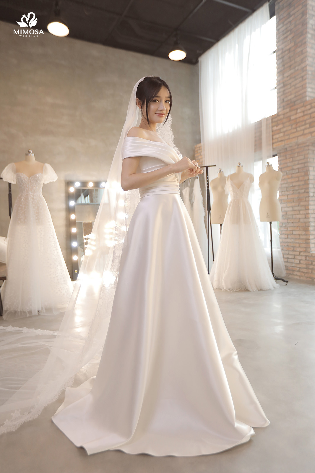 Váy cưới lụa trễ vai đính kết hoàng gia xòe lớn PDPLL1  MOT Bridal   For Love For Life