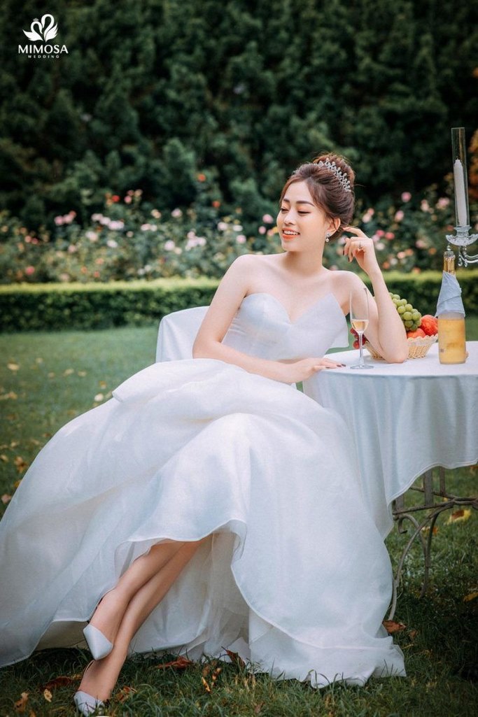 Váy cưới phi lụa đơn giản phong cách Hàn Quốc