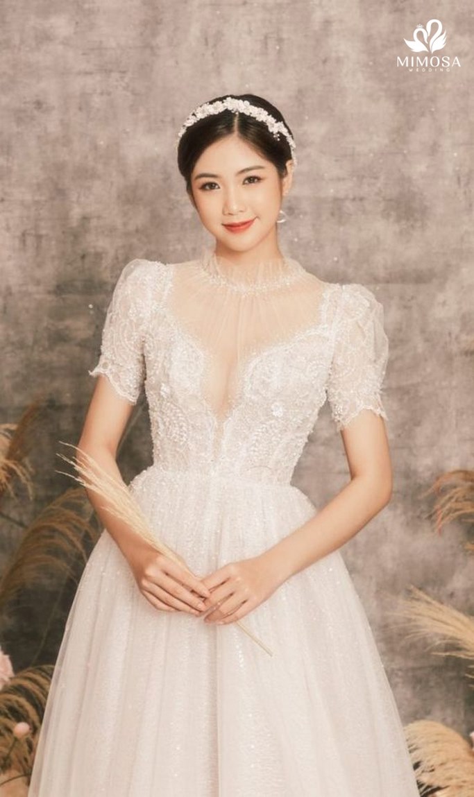 Những kiểu áo cưới cho cô dâu lùn đẹp  Tu Linh Boutique